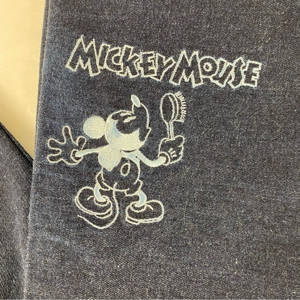 Y2K Disney Mickey & Co Denim Capri Jeans Size 2 Embroidered Mickey Frayed Hem - Picture 2 of 8